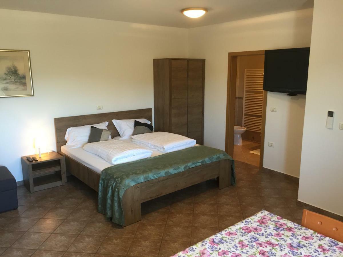 Апартаменты Apartma Valmarin Spodnje Skofije Экстерьер фото