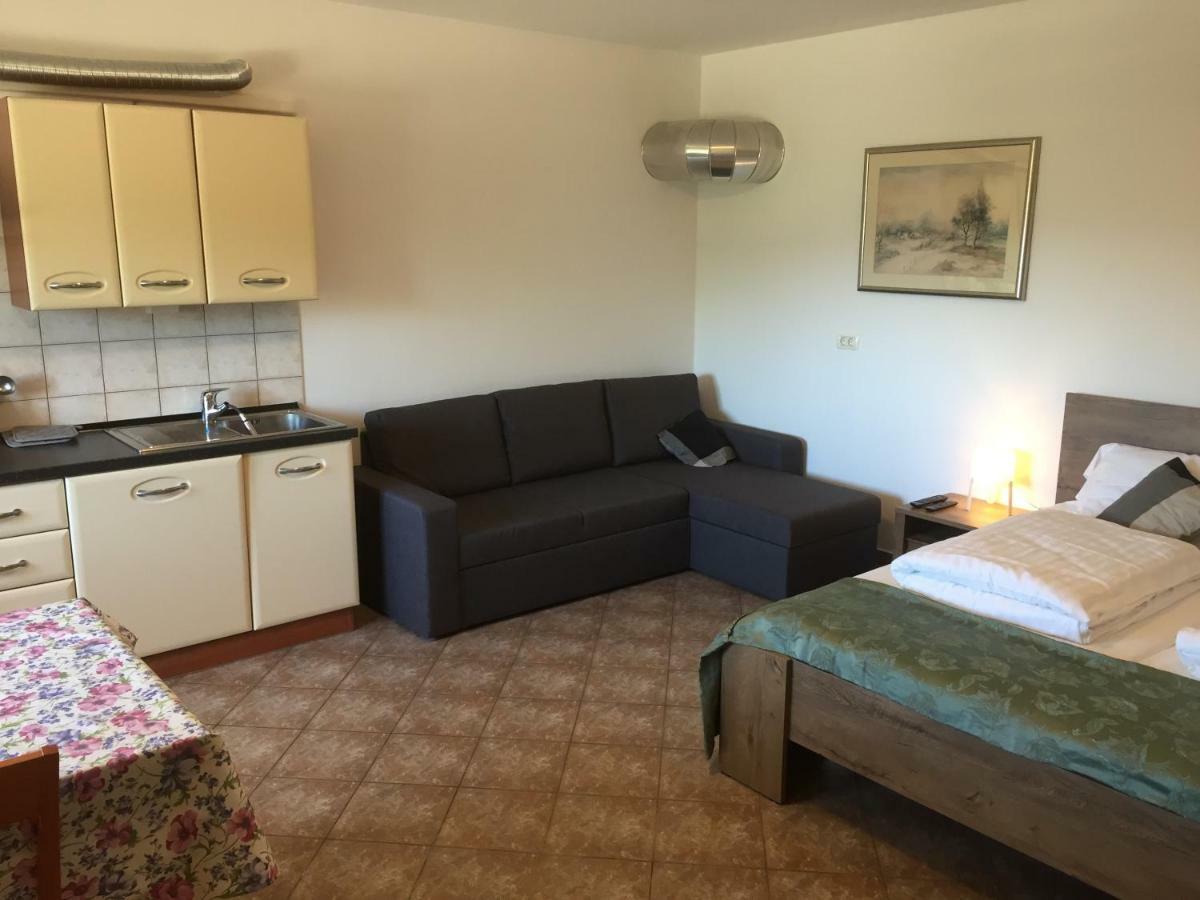 Апартаменты Apartma Valmarin Spodnje Skofije Экстерьер фото